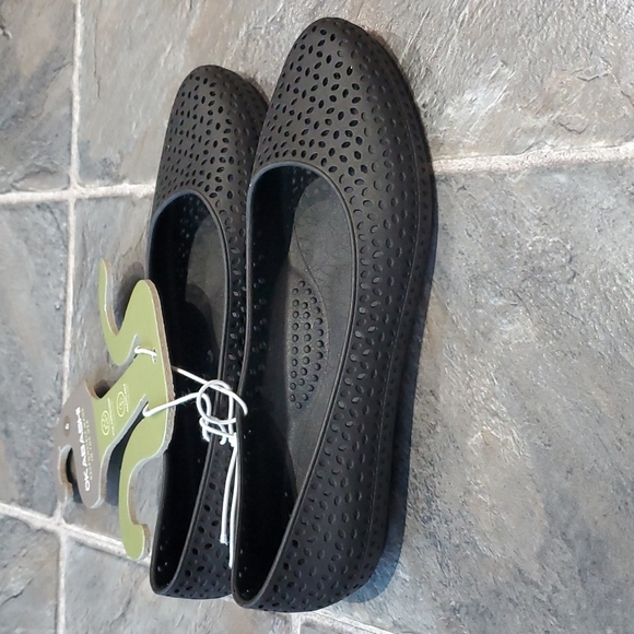 NEW- Black Okabash Girls Dress Shoes - Picture 2 of 4